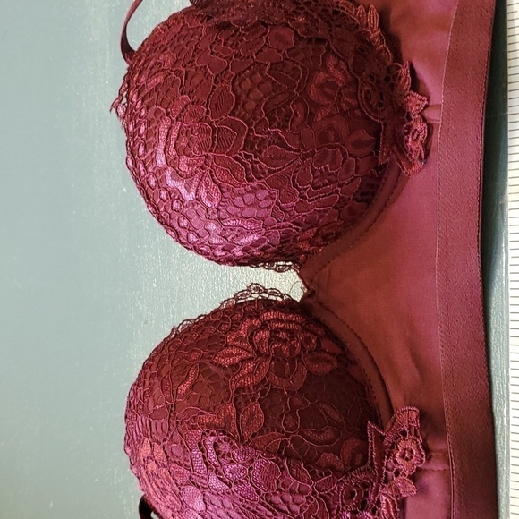 Burgundy XOXO LACE BRA. Size 36B. Wire with padding. Very good used condition. - Picture 6 of 11